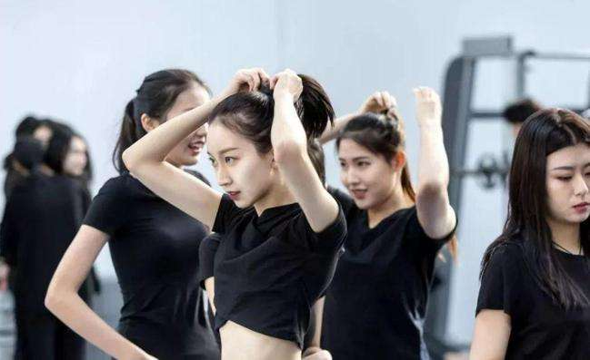 大学里很烧钱的4大类专业，就业上也有难度，工薪阶层慎重选择