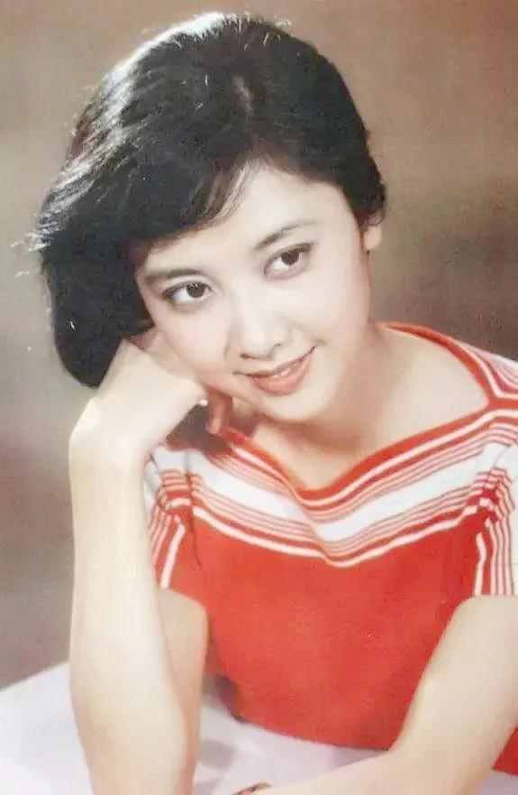 朱琳：去餐厅路上捡来一个老公，结婚42年坚持不生孩子