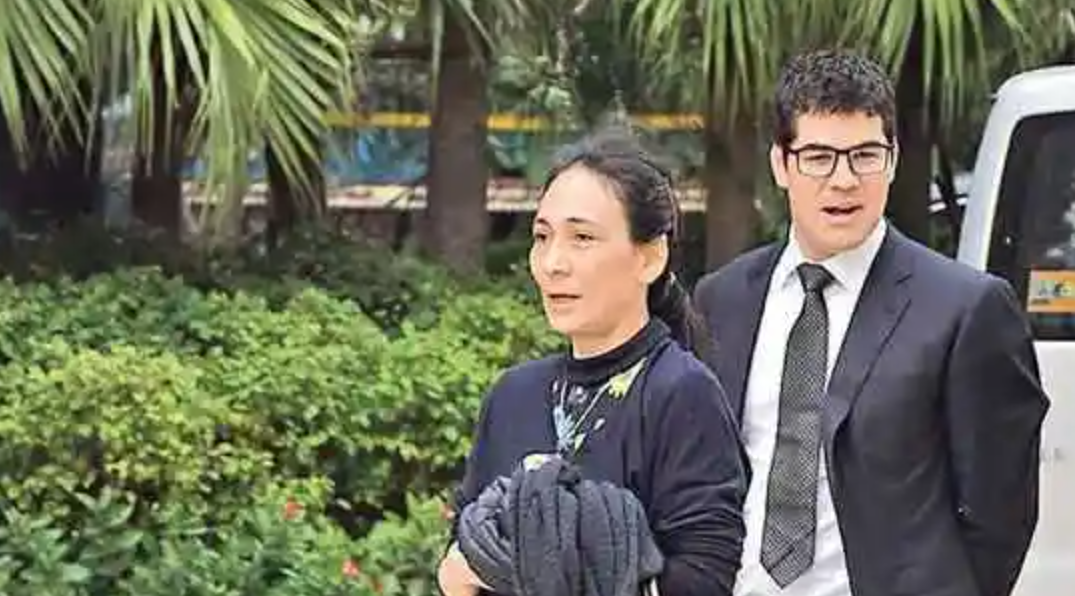 秋天妈妈被同村人欺负，还跑到直播间撒野，她到底是做错了什么？