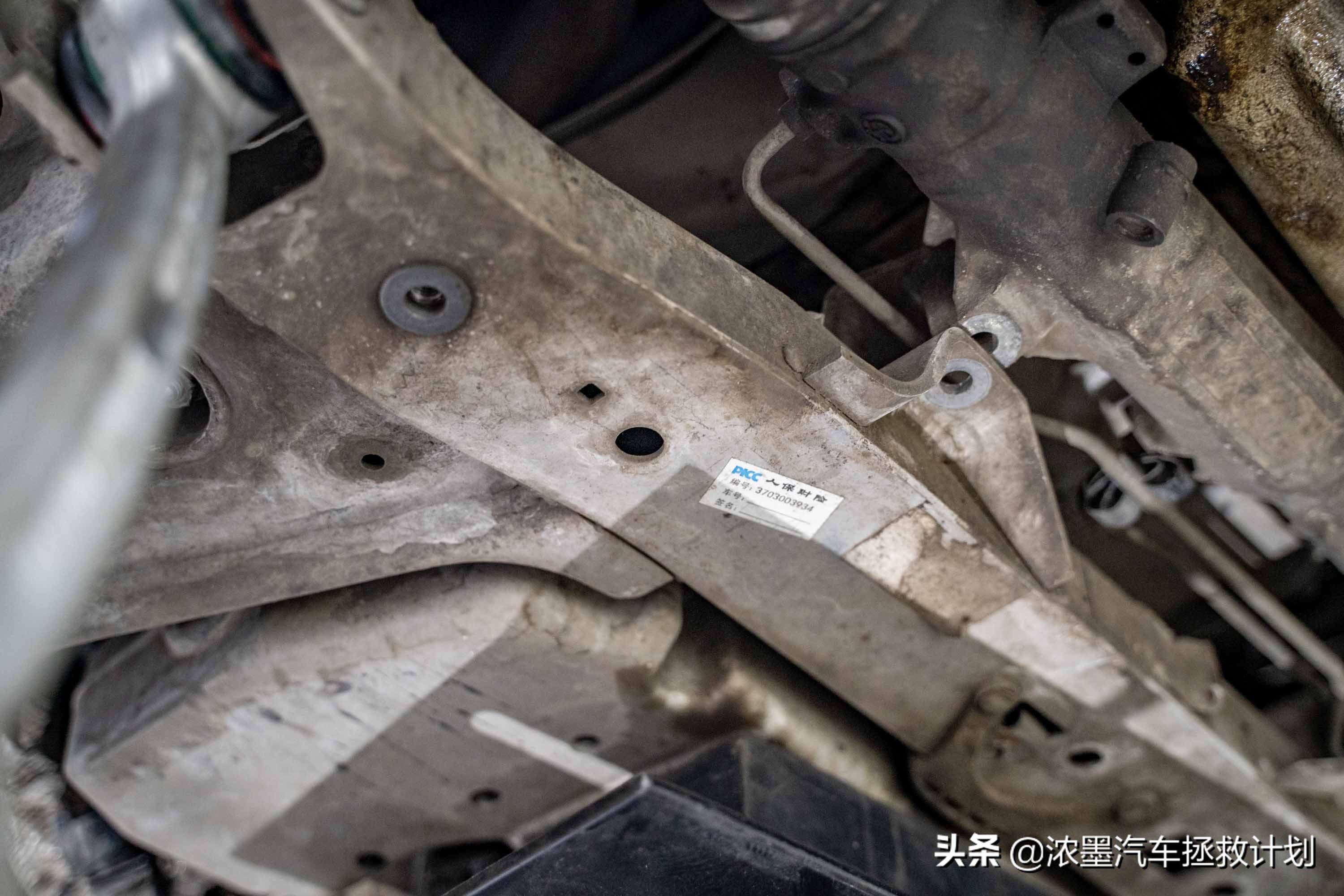 这是一台车主刚入手的底盘代号e93的宝马m3,同期的m3分别还有四门版