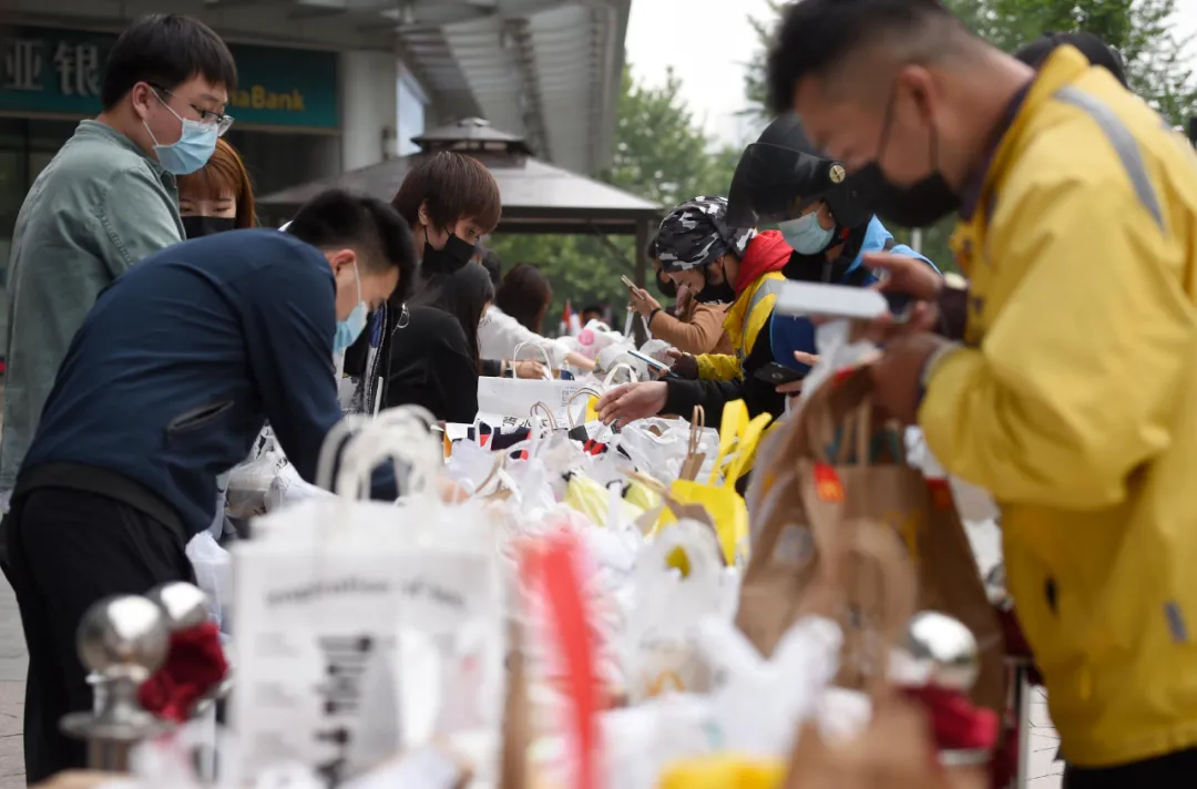 我们用30年,忘掉了与亲人拍全家福的新年习俗