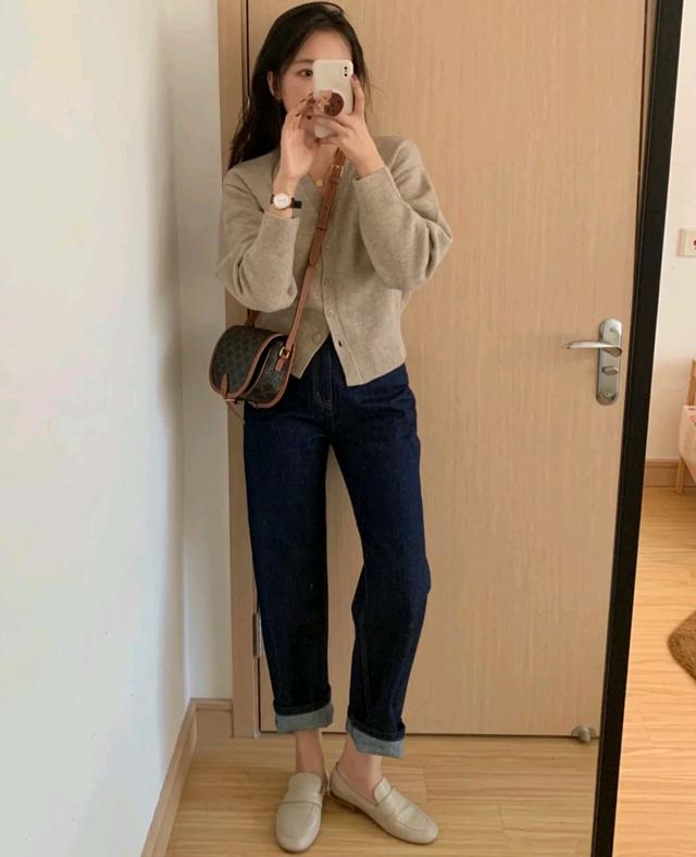 穿针织开衫都离不开这几种搭法(针织开衫的穿搭)