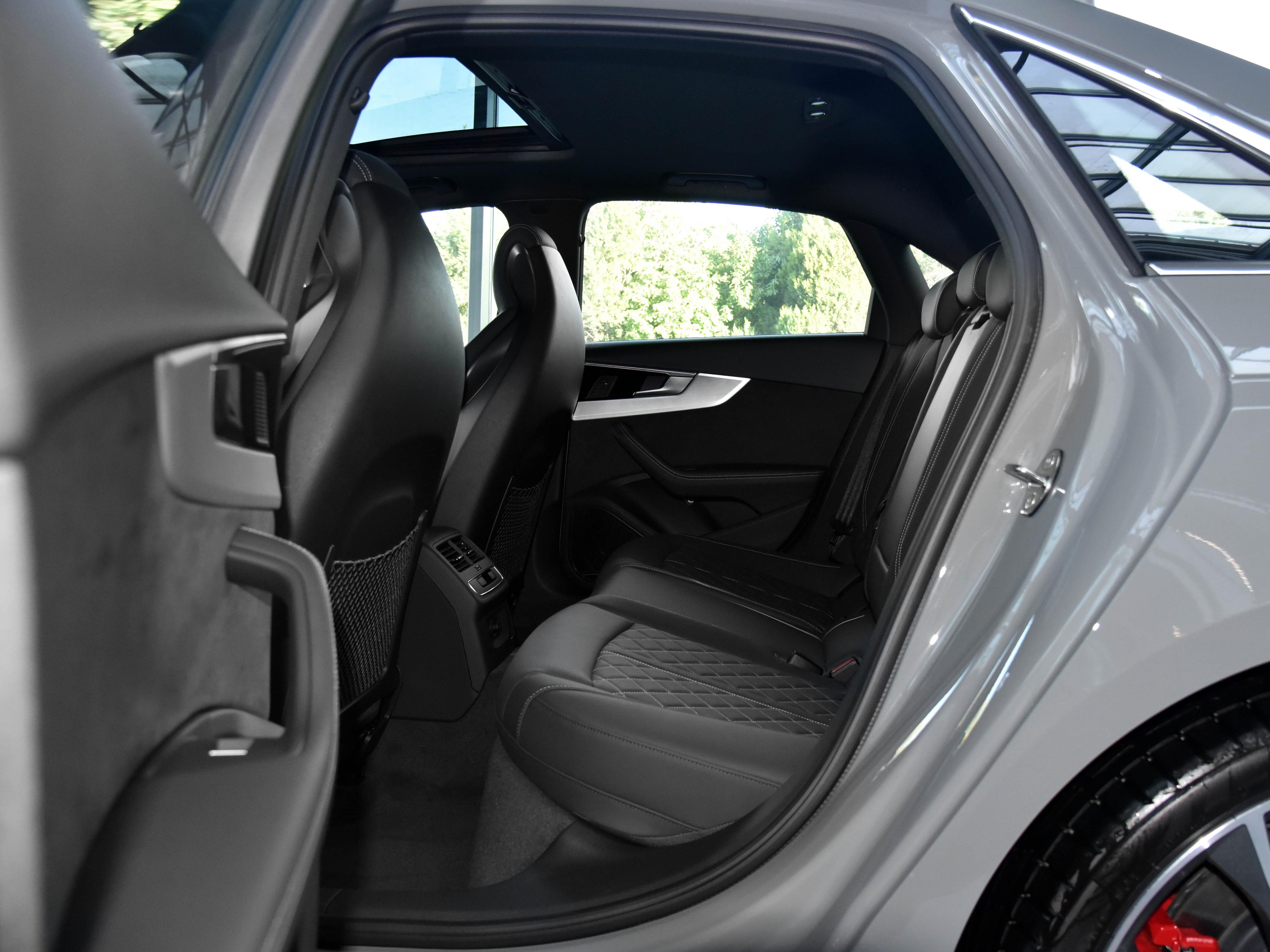 3.0T进口奥迪，配备quattro四驱，比国产A6L更强，实拍奥迪S4