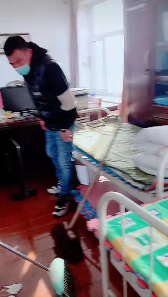 男星被困吉林6天！在当地做志愿者服务大众，自曝不知晚上在哪睡