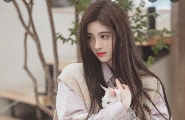 每日问答：蔡徐坤白鹿有事吗？鞠婧祎被孟子义截胡？俞灏明现状？