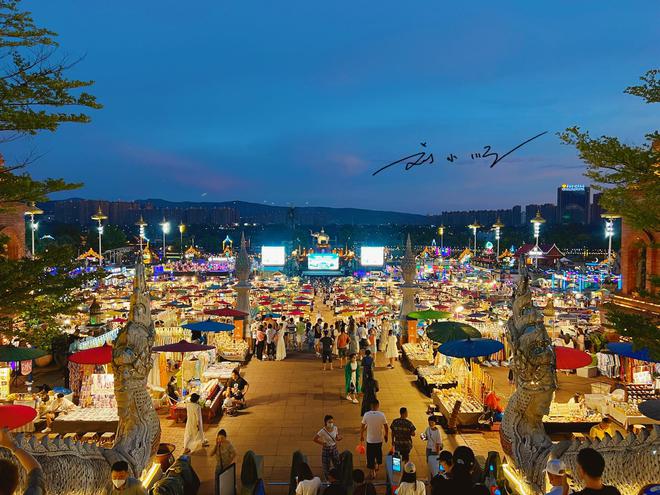 西双版纳有个"亚洲最大夜市",好多网红小姐姐拍照,你去过吗?