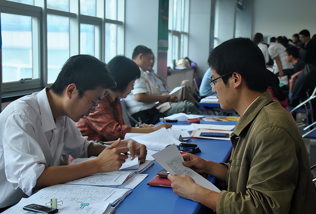 “铁饭碗”变“金饭碗”？国家已明确涨工资，这次真不是虚晃一枪