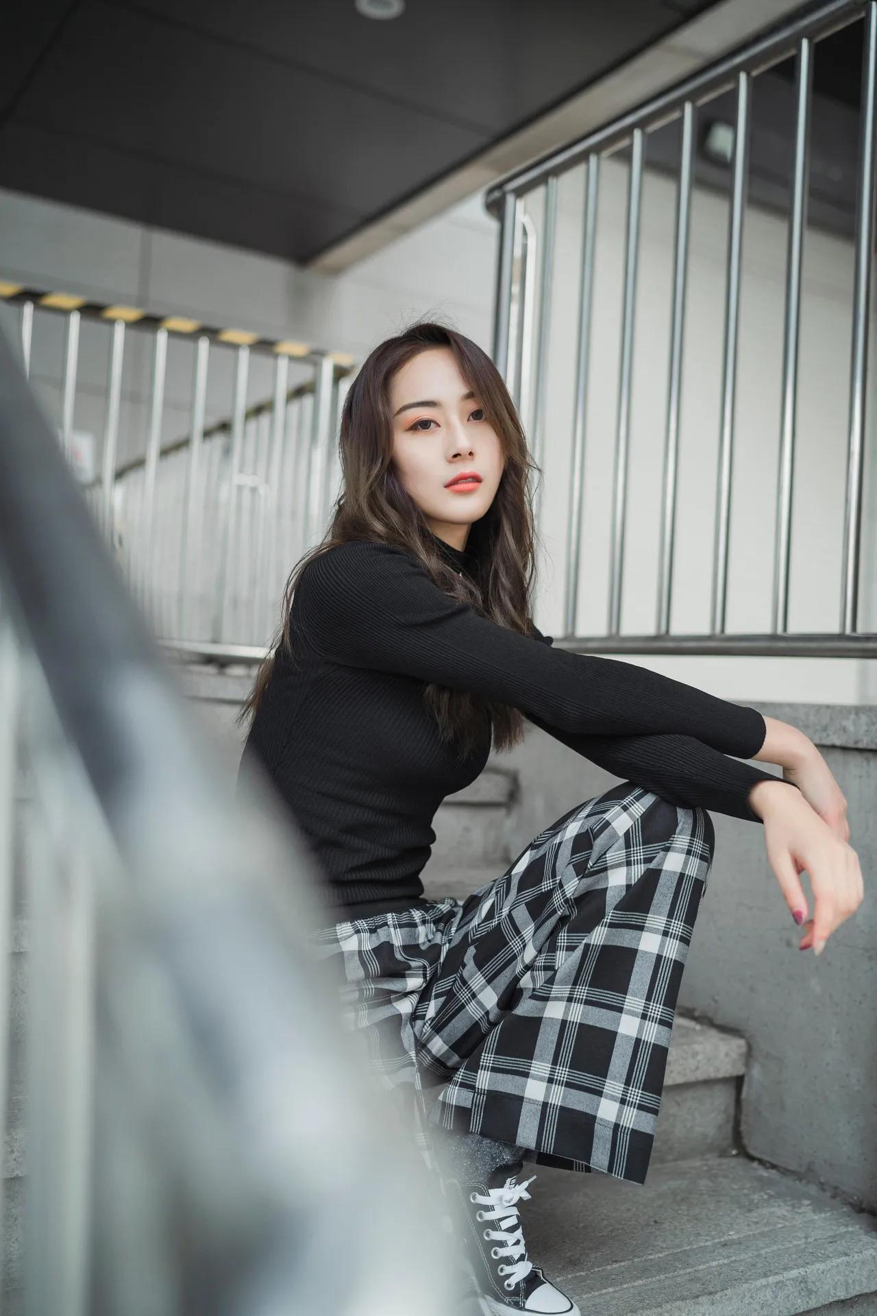 格子裤子土掉渣，错那是你不会穿，这样的混搭才是英伦格子裤