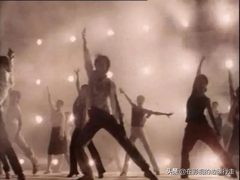 《摇滚青年》，其实是一个跳霹雳舞的青年，不过他的态度很摇滚