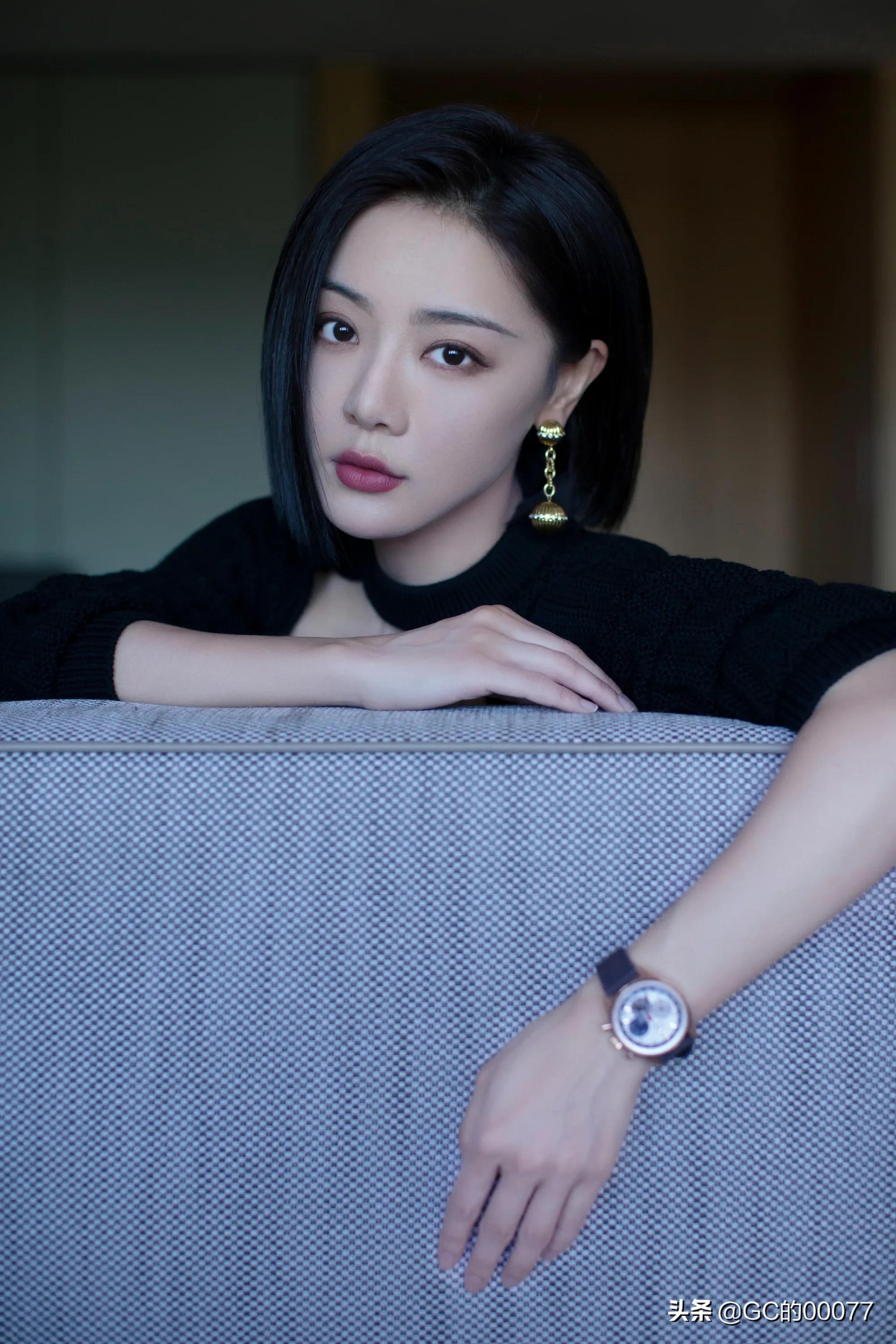 明星图片小姨妈邓家佳