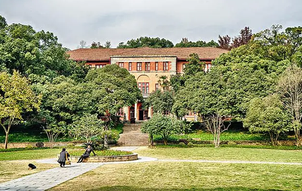 临床医学高校金字塔排名出炉，华中大表现亮眼，山大仅排第四