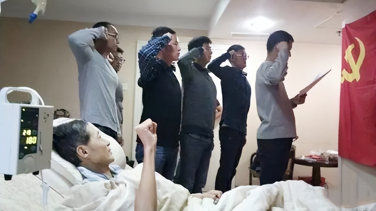 2014年艾跃进确诊胃癌，手术过后还未静养，偷偷回校连上8天课