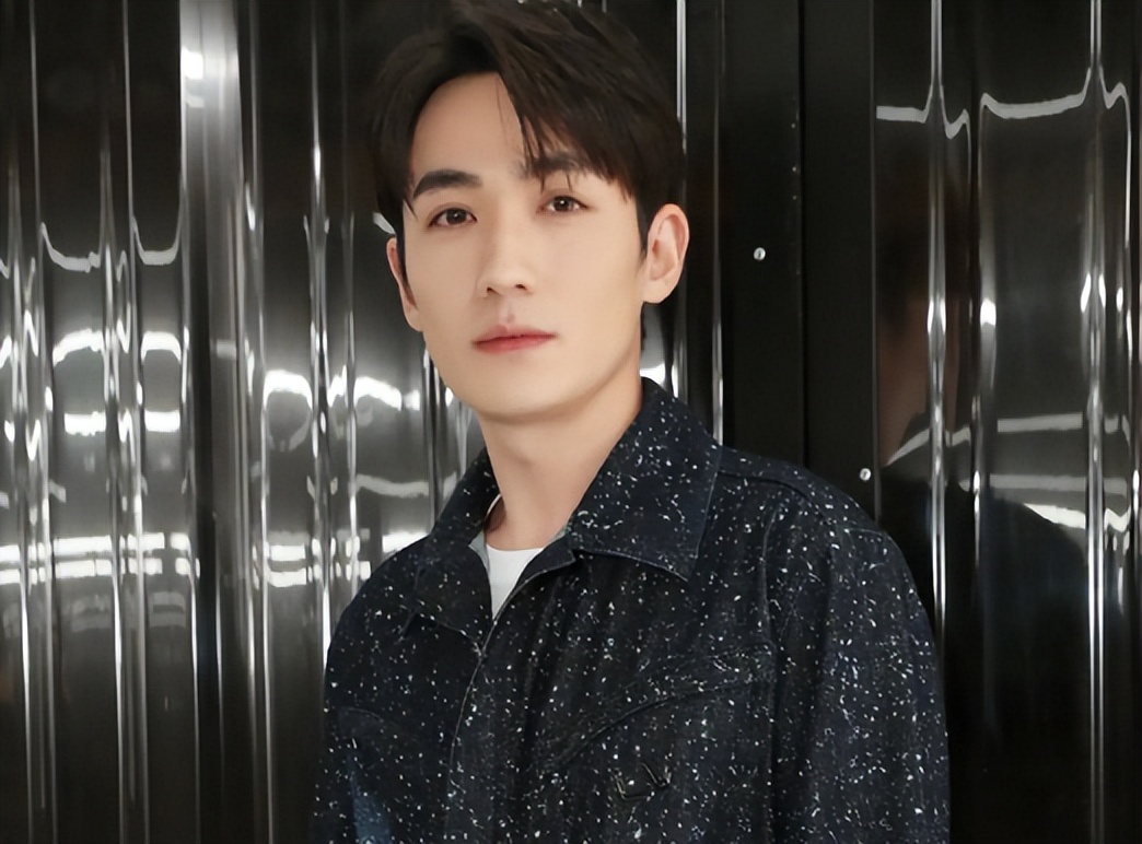 “小公爷”朱一龙，曾跑龙套10年，30岁逆袭成顶流，戏外仍未婚