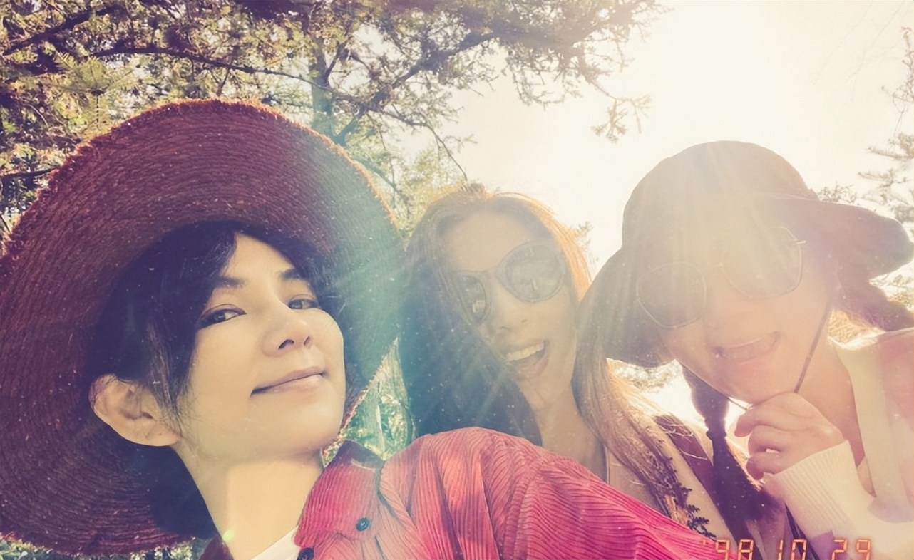 田馥甄39岁生日SHE合体庆祝，三姐妹久违同框，冻龄颜值抢镜