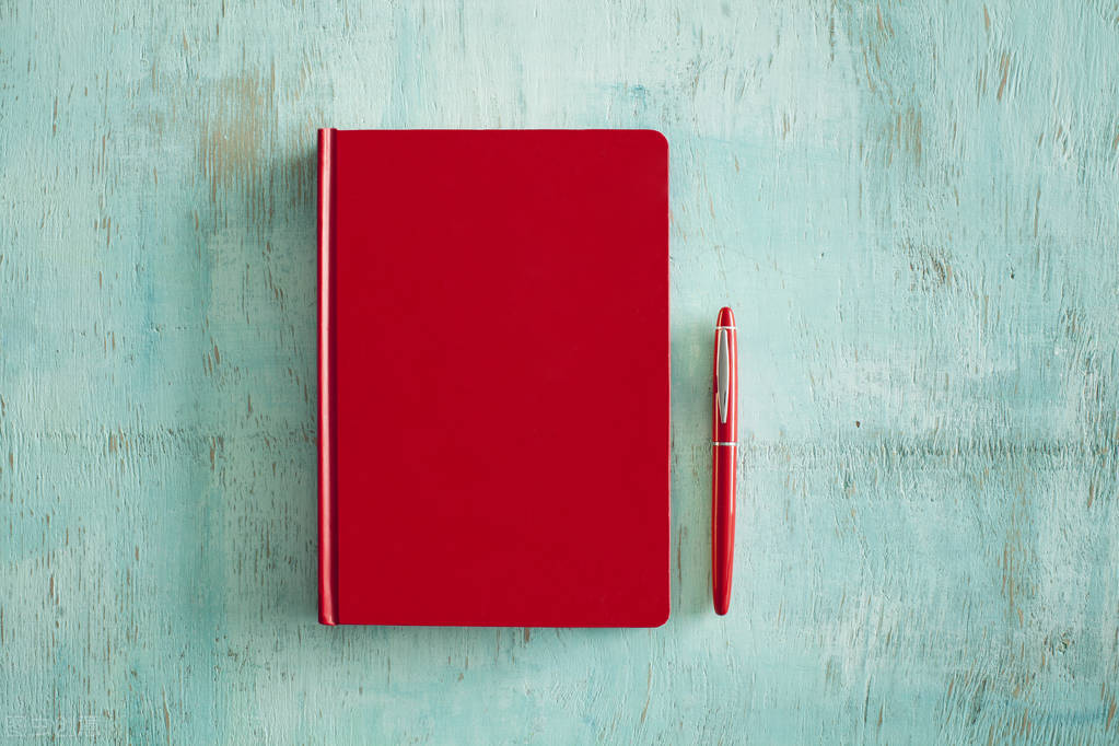 一个年轻貌美的女大学生，爱慕者众多，却选择了轻生