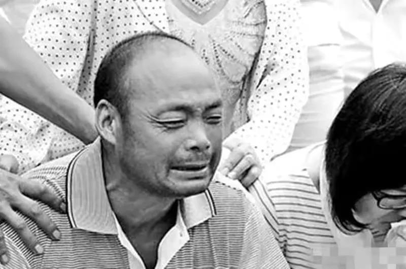 2016年，准大学生徐玉玉学费被骗后心脏骤停，公安发布A级通缉令