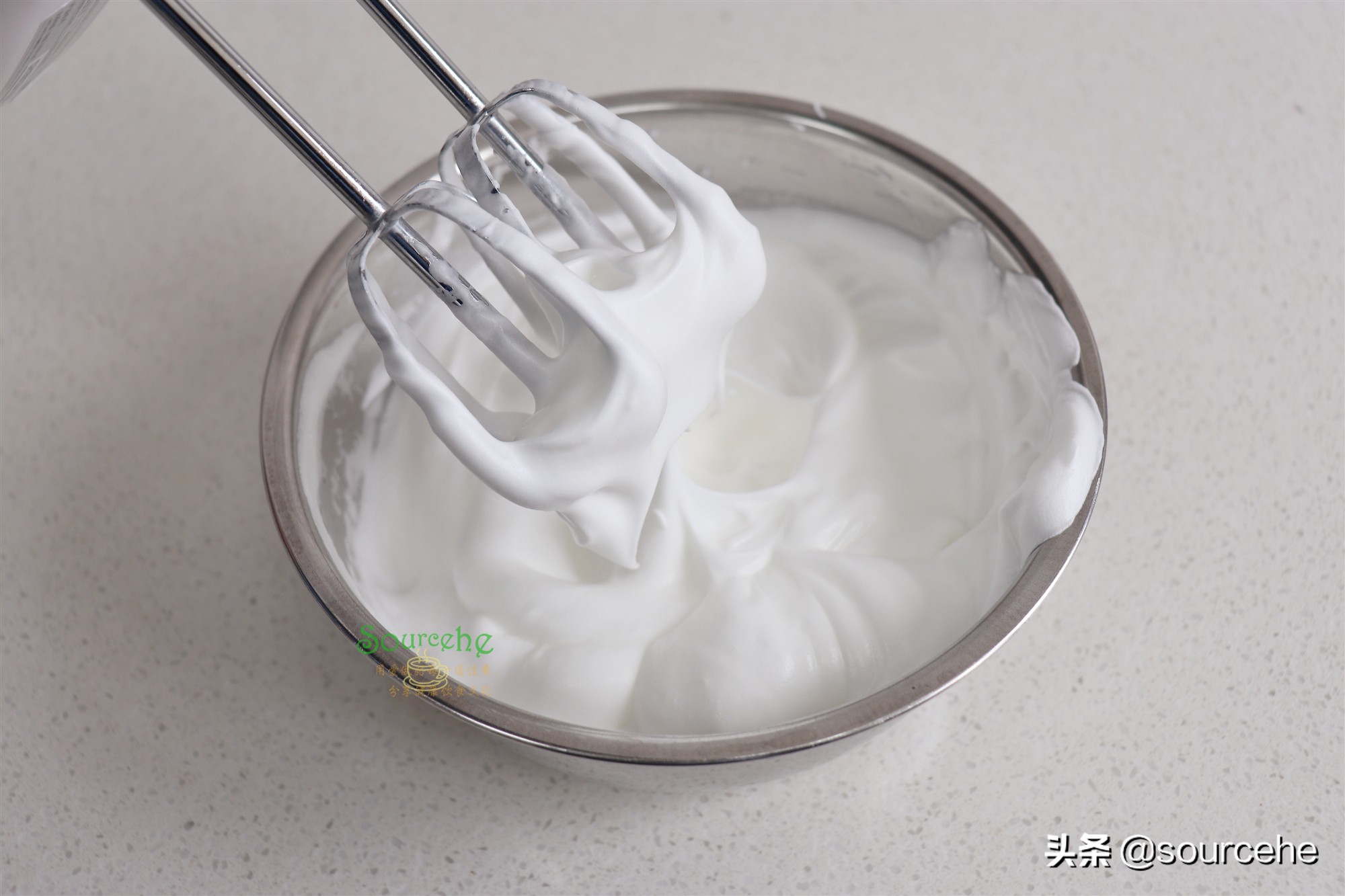 戚风蛋糕掌握3个技巧，不开裂不塌陷，蓬松香软，很好吃