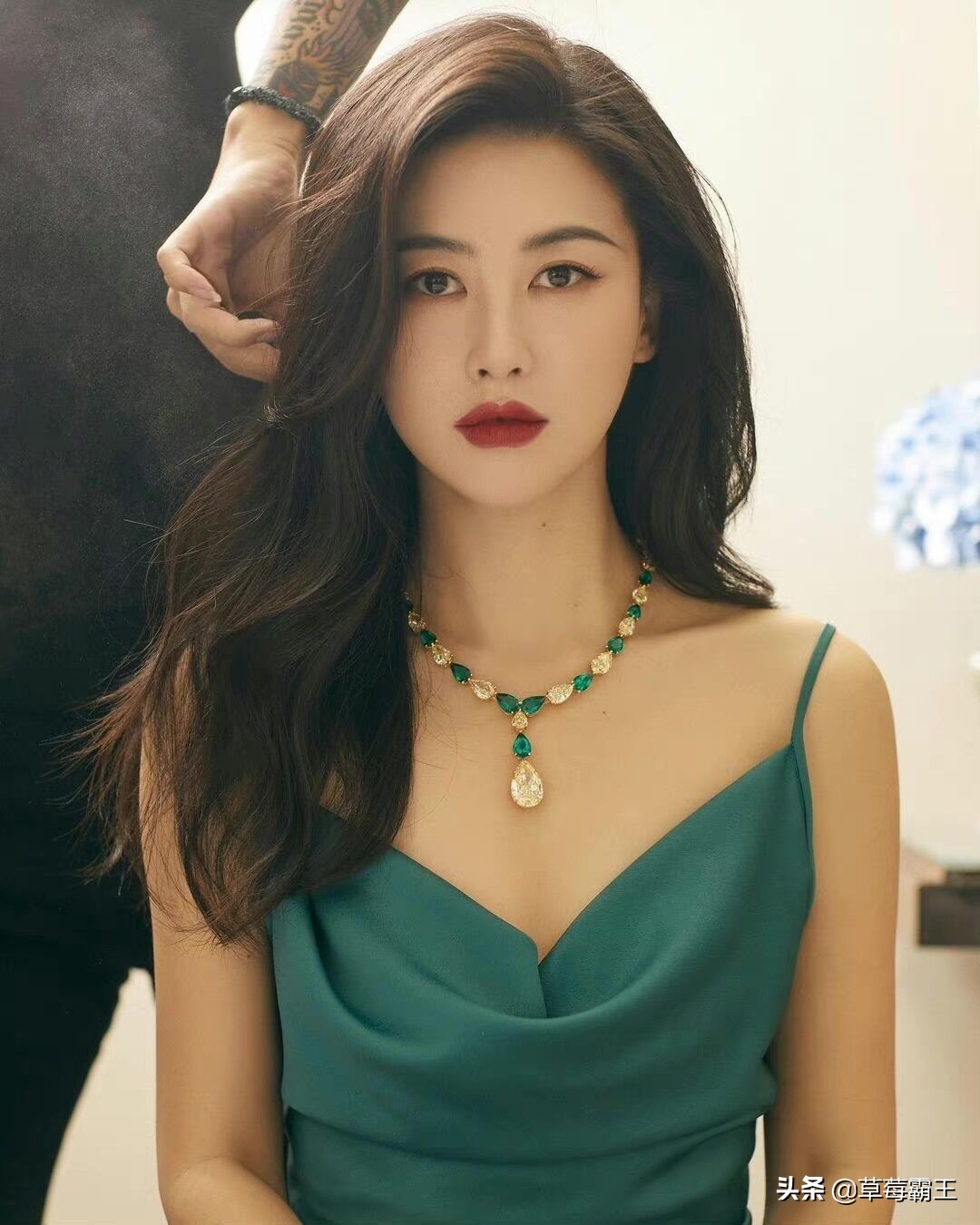 10位有“第一美”之称的女星：陈红似油画，李嘉欣关之琳难分高下