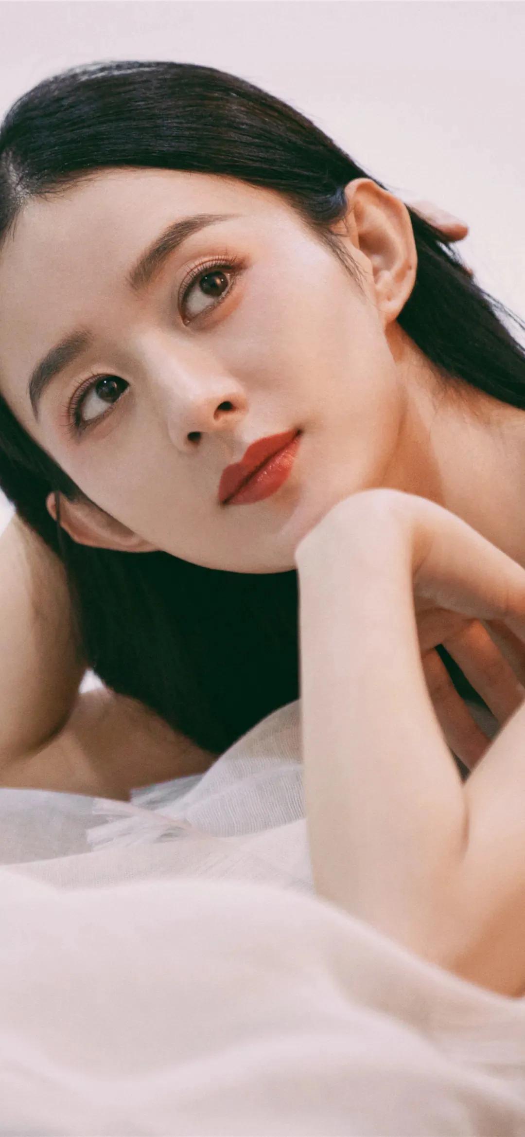 明星赵丽颖系列壁纸｜你所看到的惊艳，都曾被平庸所历练