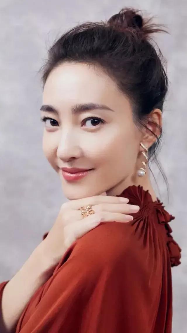 手机桌面，明星张钧甯、李沁和王丽坤