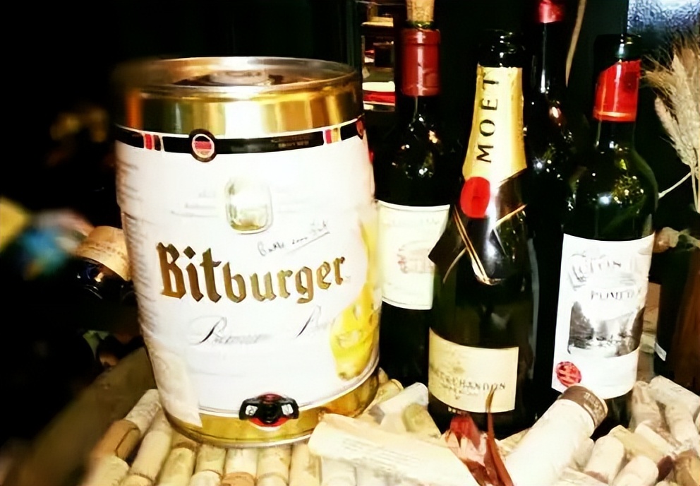 五,stella artois(时代啤酒)stella artois是比利时最知名的窖藏啤酒