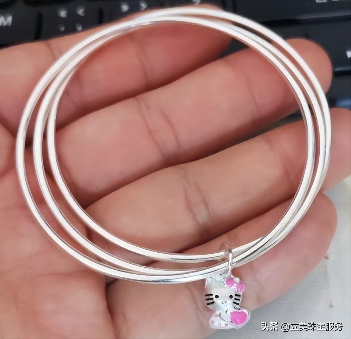 「手镯品牌」银子多少钱一克（避开这几点，能便宜一半价格）