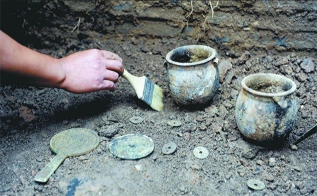 2010年，陕西华县一建筑工地，挖到“地下银行”