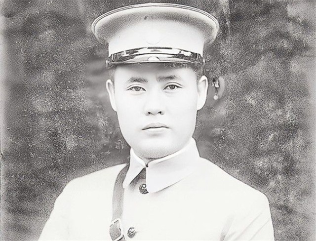 八宝山的一座无名墓，上级沉默40年后揭开其身份，全军敬礼