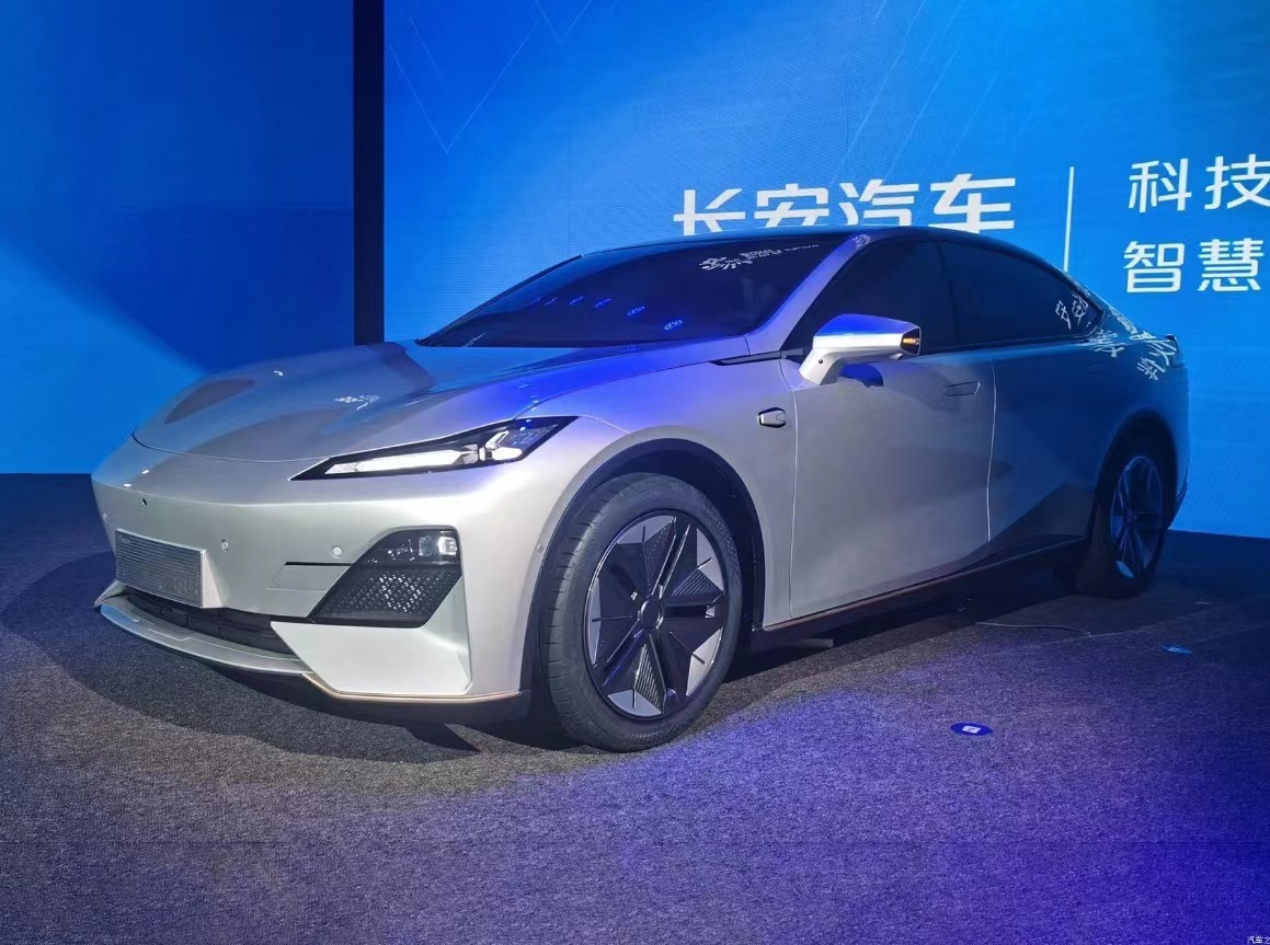 中国首款氢能车量产！全新品牌长安深蓝SL03即将开启预售