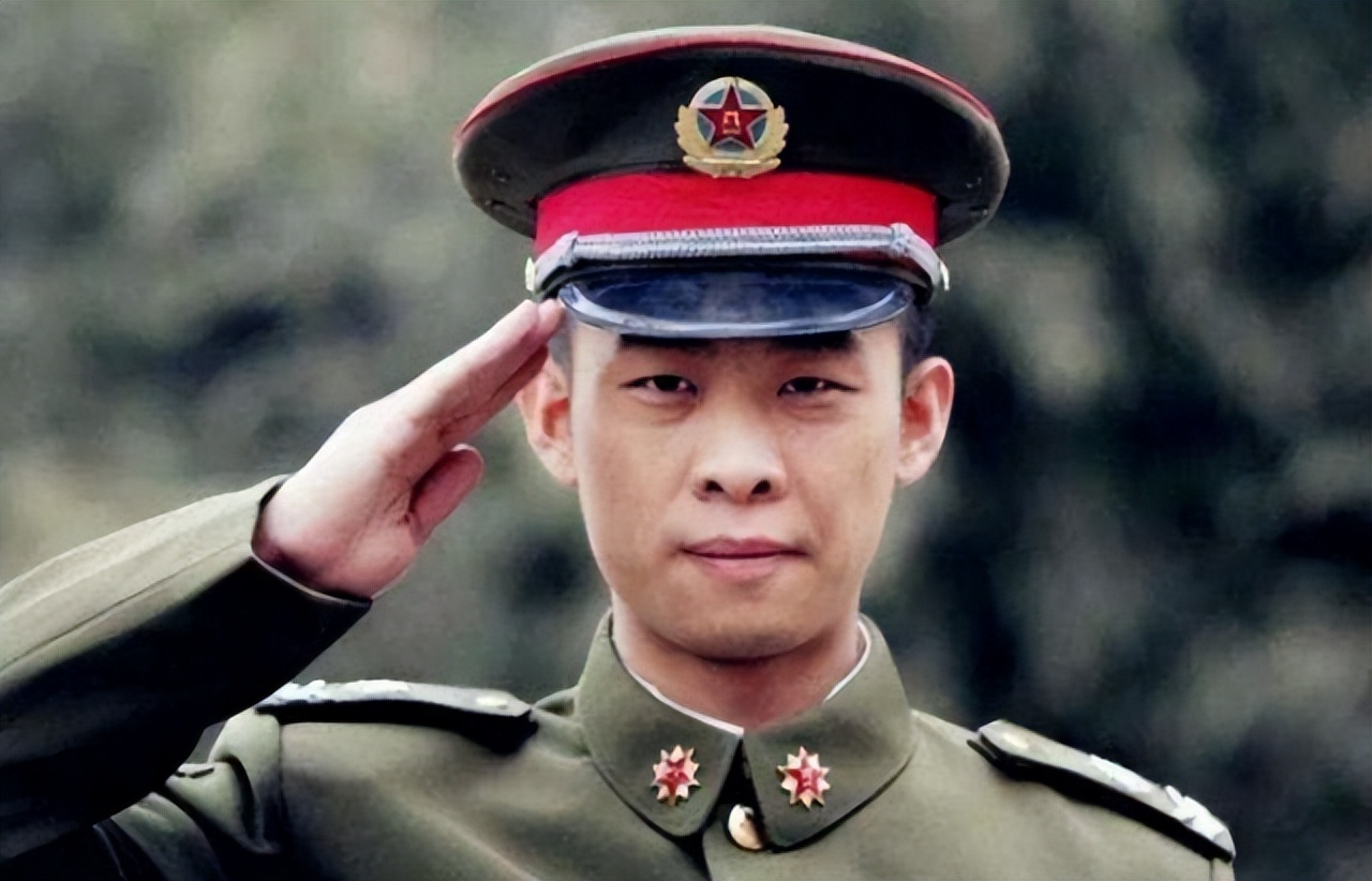 不仅名气大，军衔也高到吓人！这12个明星，个个一身正气堪称清流