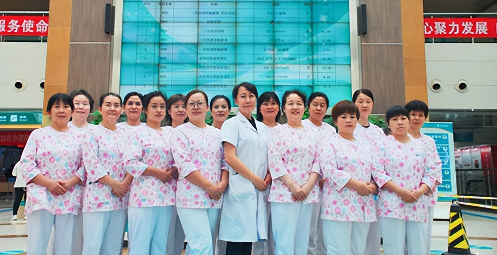 金牌月嫂培训班在哪里报名，学费是多少