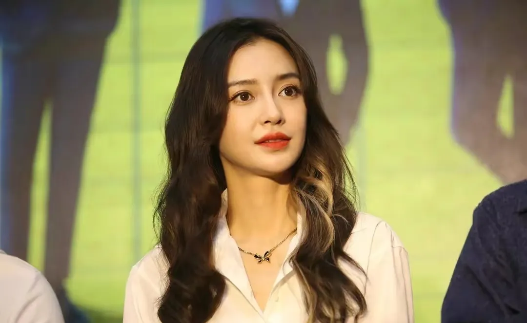 baby新戏再度被曝滥用替身,不思进取的杨颖,离婚后也没有事业心