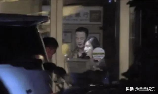 杨坤:“师生恋”曾传遍全网,约会不同美女,49岁感情成谜