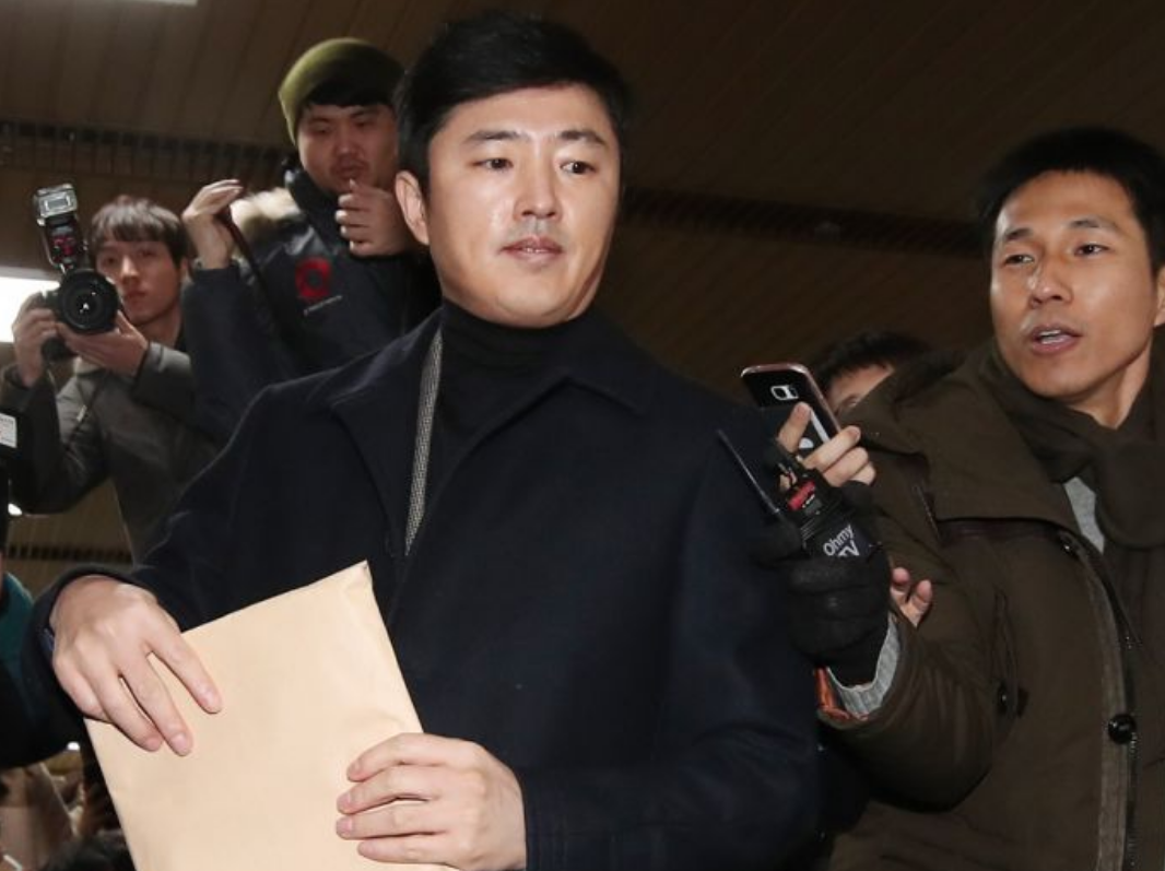 郑维罗：靠一只狗将总统送进牢房，让亲妈入狱18年，自己反而无罪