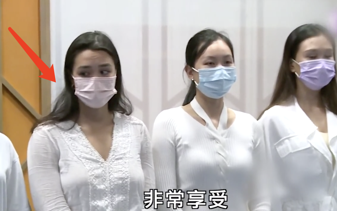 钟丽缇女儿获温哥华华姐比赛亚军，考虑到内地发展，妈妈曾是冠军