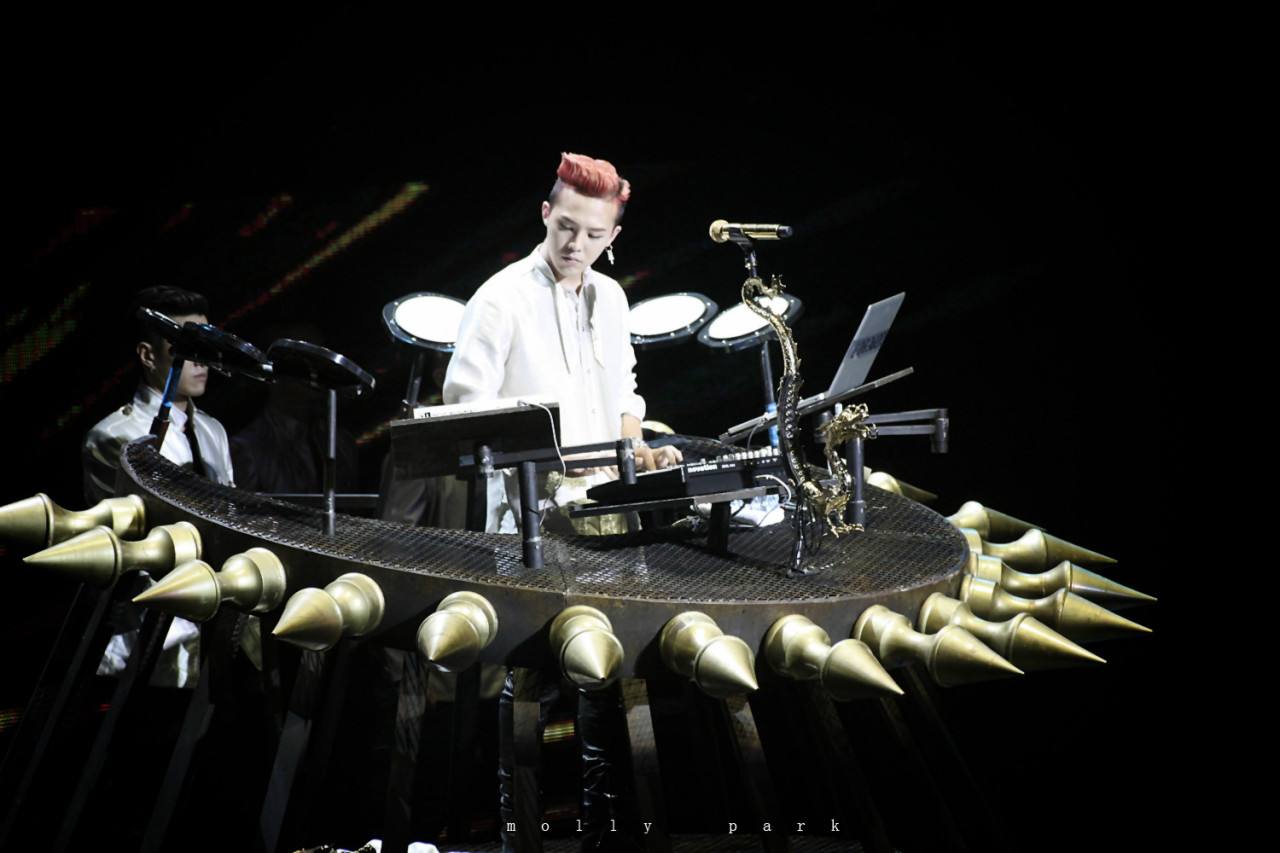 8月29日,发布首张单曲专辑《bigbang first single》,主打曲为《we