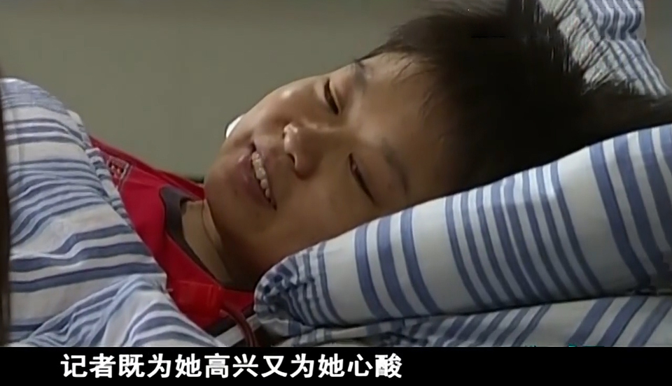 11年湖南新人欢喜结婚，喜宴数十亲朋却掩面哭泣，真实原因没想到