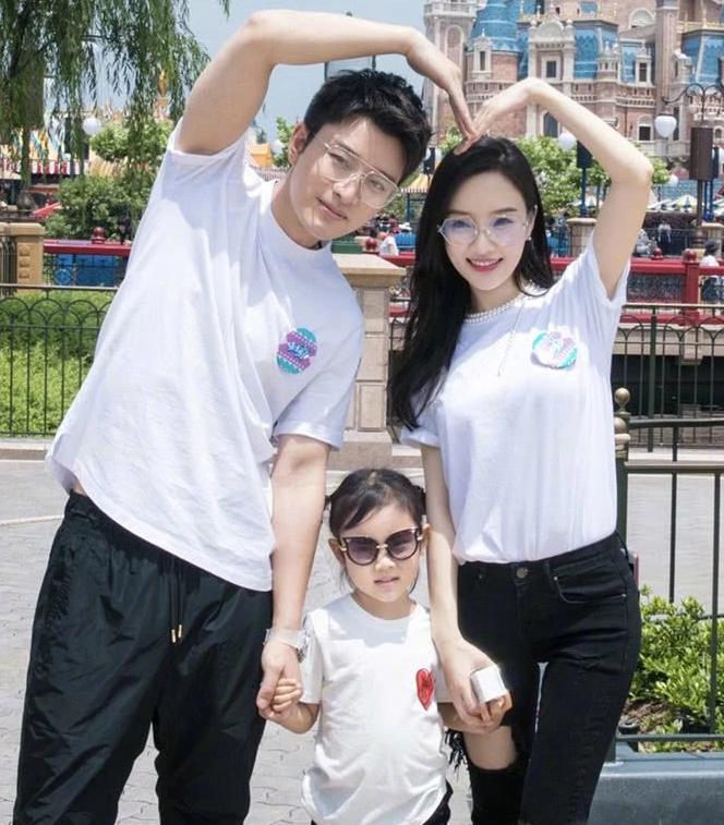 37岁的李小璐偷偷约会24岁的嘻哈歌手王昊,两人激情拥抱,直接入戏