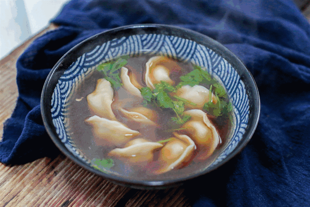 速冻饺子冷水下锅还是热水下锅,冻饺子的正确煮法窍门 速冻饺子冷水下锅还是热水下锅,冻饺子的正确煮法窍门