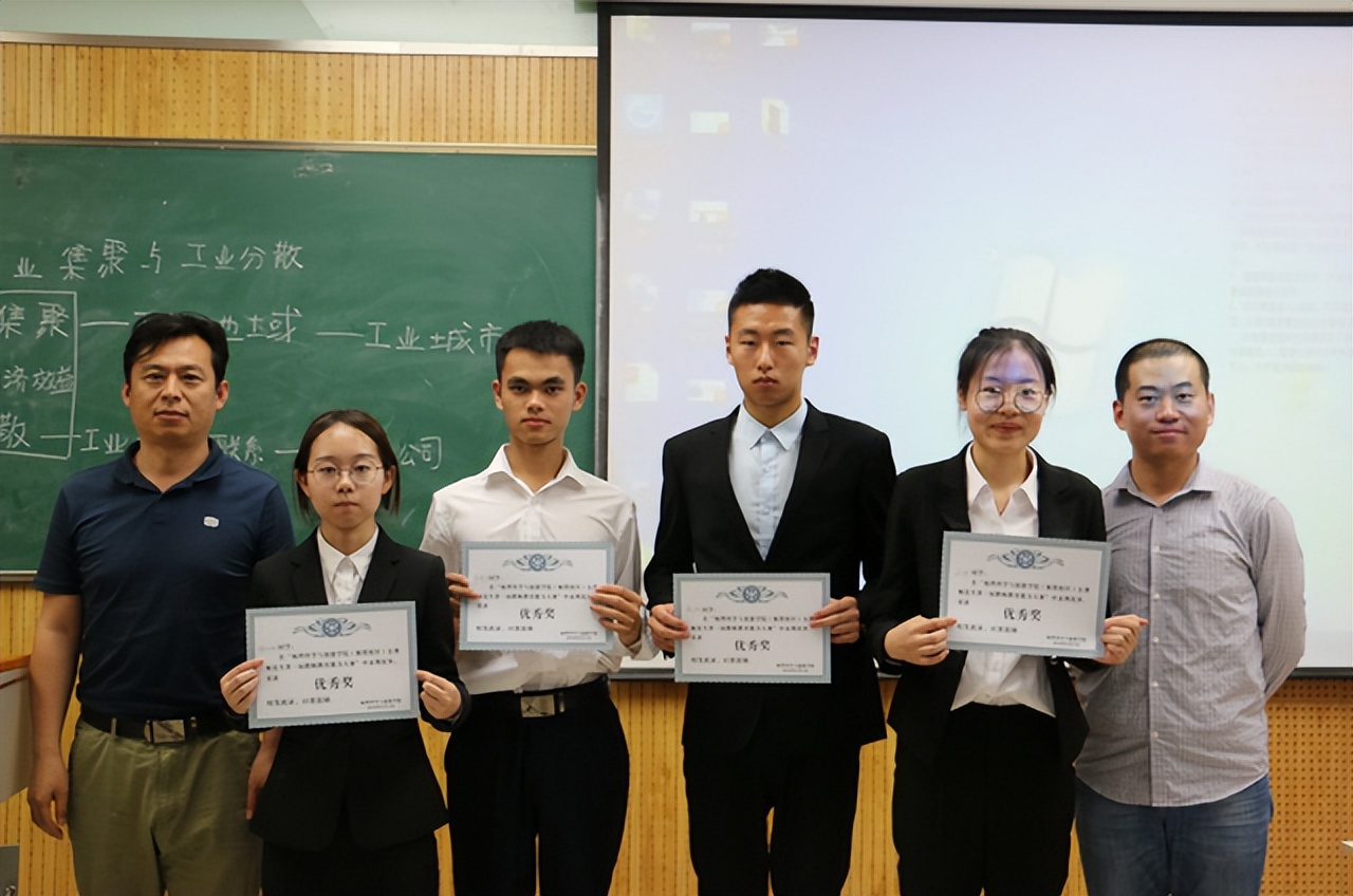 公费师范生的“心酸”，虽然赢在起跑线，却也像签了“卖身契”