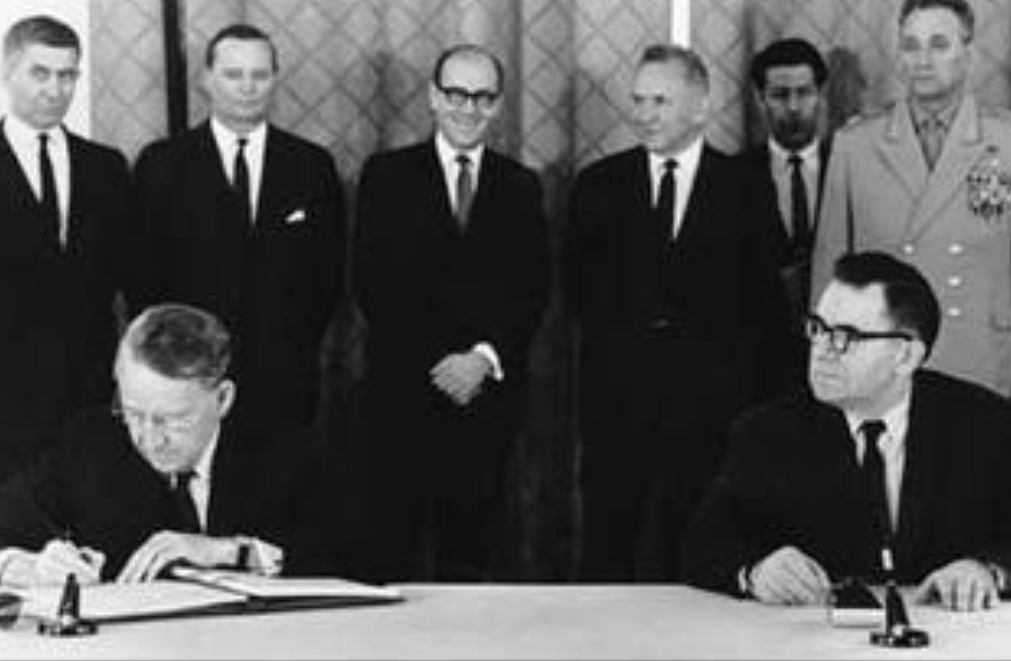 2003年，被封锁最严的朝鲜，为何能够突破封锁成为有核国家？