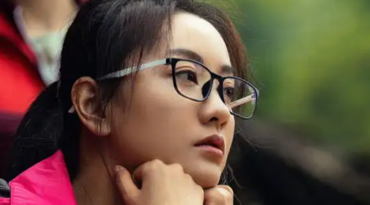 又一脱贫题材电视剧来袭，三位实力派演员强强联手，央视点名宣传