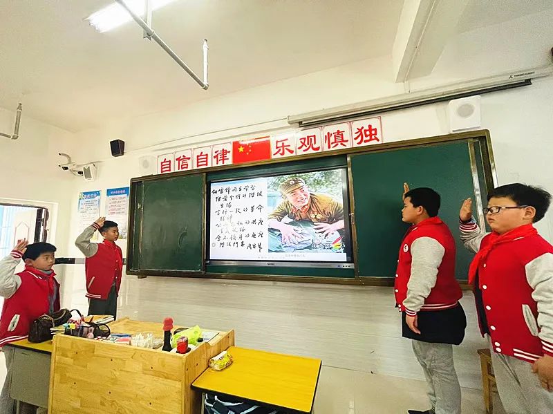 南昌现代外国语学校小学部开展学雷锋系列活动(图1)