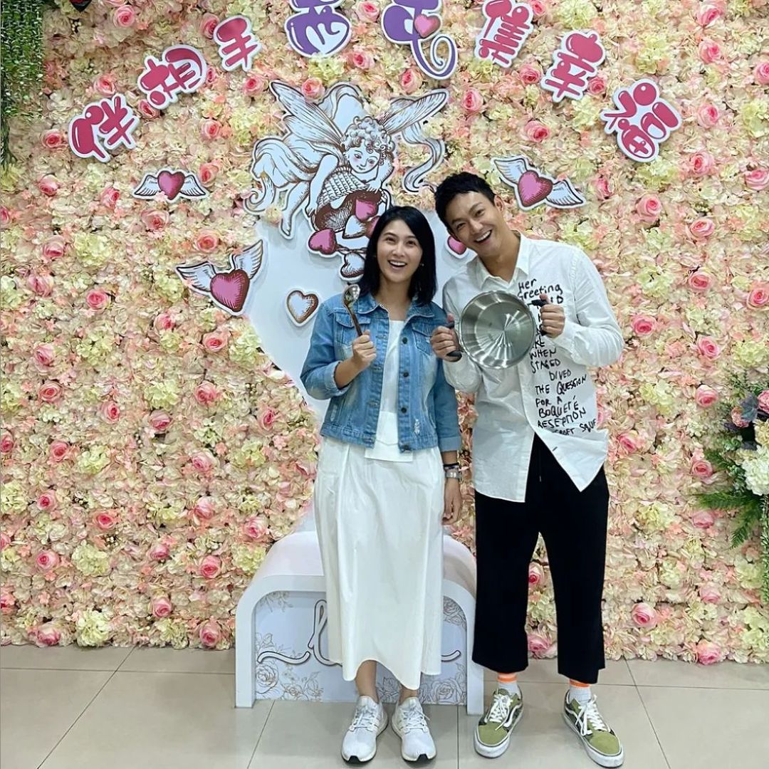36岁男星与女友登记结婚！喜晒惊喜礼物，女方身材发福被疑怀孕