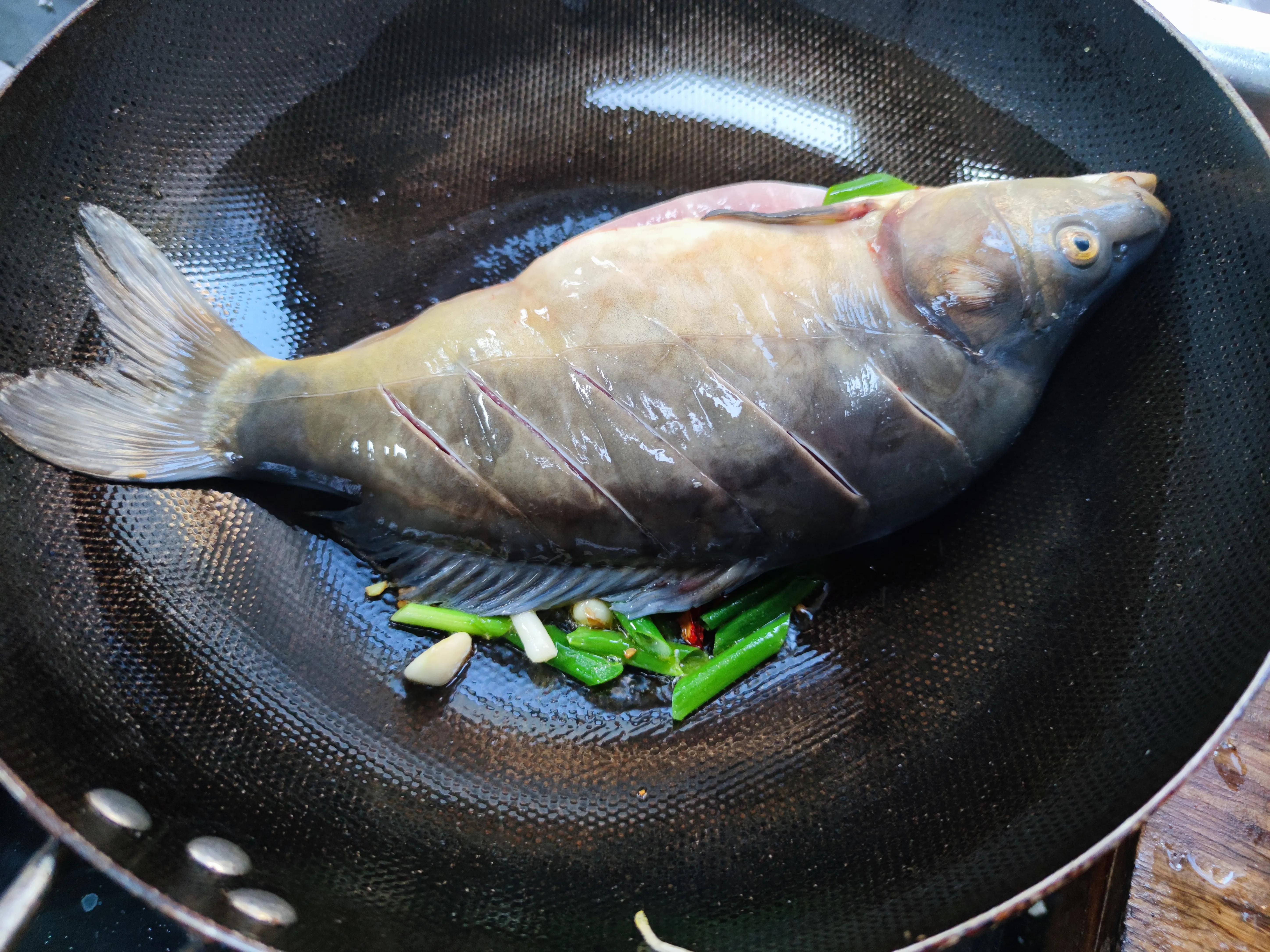 三道鳞鱼怎么做好吃（用3三道鳞鱼鲜香入味还不腥）