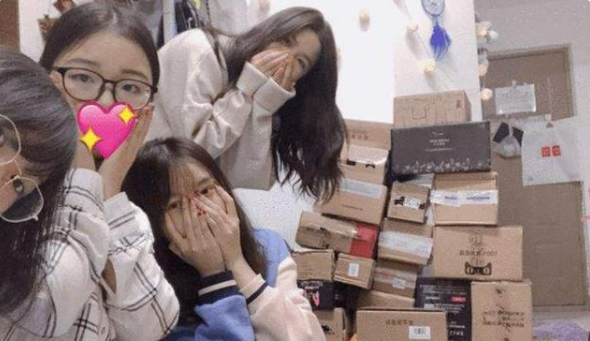 大学“攀比现象”有多严重？一名男生晒出寝室现状，引起网友共鸣