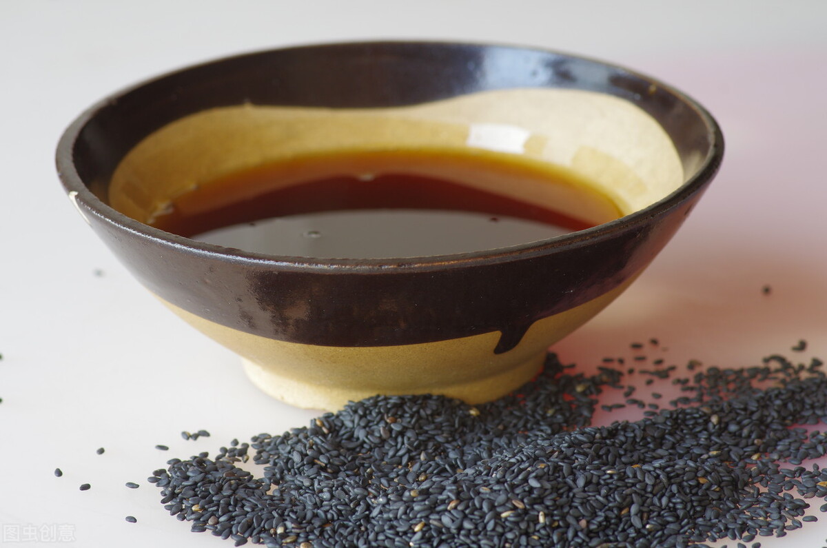 买食用油，不是越贵越好，认准桶上“3行字”，买到营养健康好油