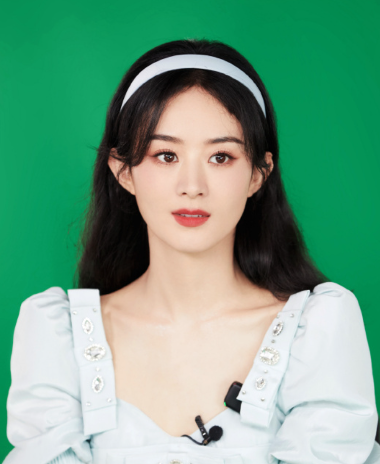 袁冰妍新图又撞脸赵丽颖，被曝将出演杨幂新剧女二，资源降级？