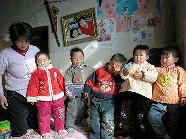 19年前轰动一时的5胞胎已成年，妈妈：孩子跟着我们太受罪了