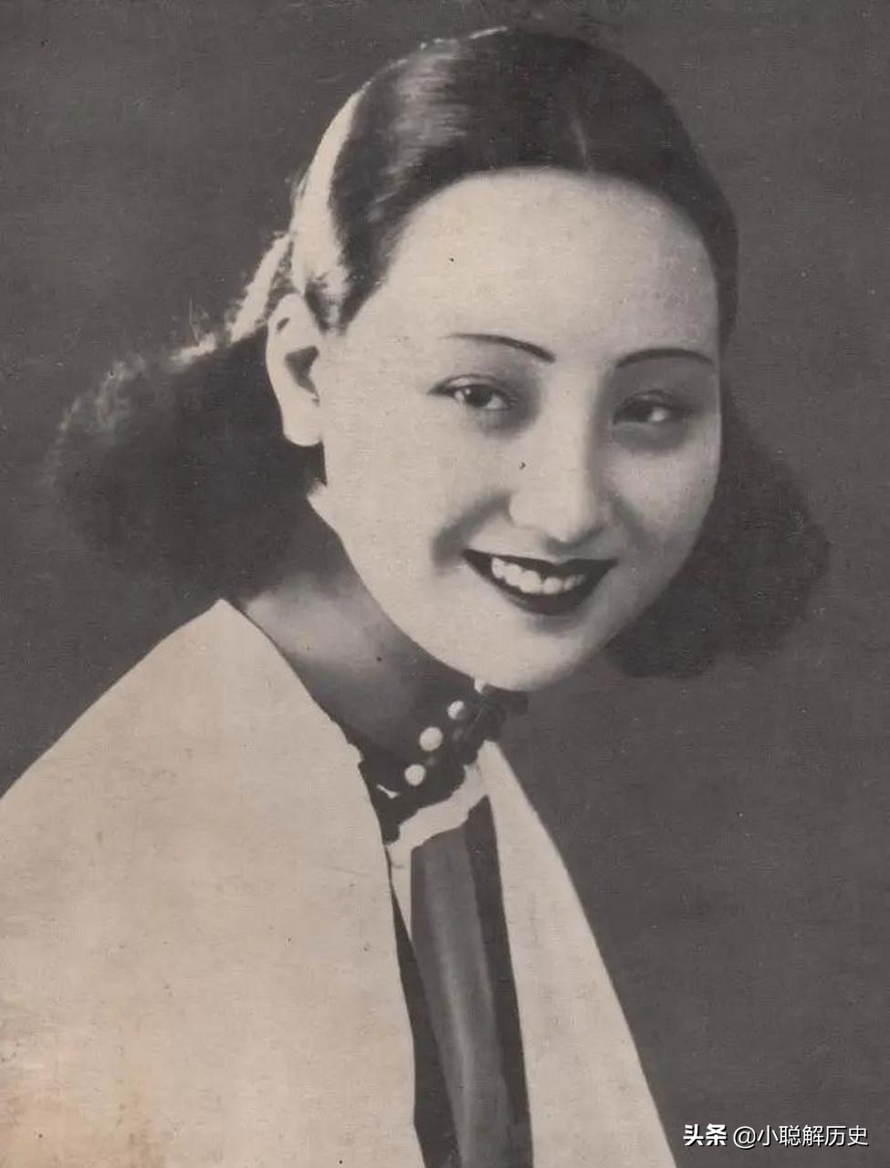 军阀强娶民国女星遭拒，次日上门送上一物，女星看后：我跟你了